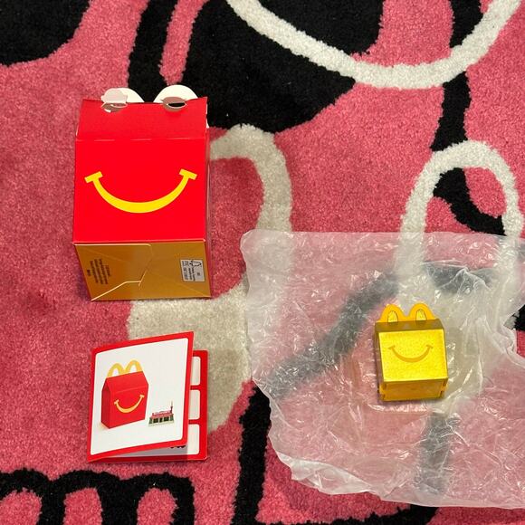McDonald’s 2025 Gold Mini Happy Meal Box Toy - Picture 2 of 10